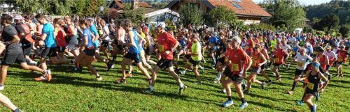 Der Start des 45. Internationalen Adelholzener Hochfellnberglaufes 2018. Foto Müller