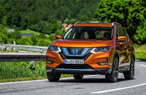 Der X-Trail mit neu gestalteter Front wirkt deutlich eigenständiger. Foto Foto: Nissan