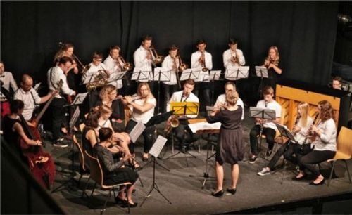 Die Big Band erfreute das Publikum unter anderem mit dem Song „Man in the mirror“ von Michael Jackson. Foto re