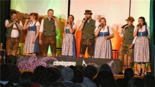 Die Gruppe Chaingang unterhielt die zahlreichen Besucher des Frauenbund-Jubiläums.Foto re