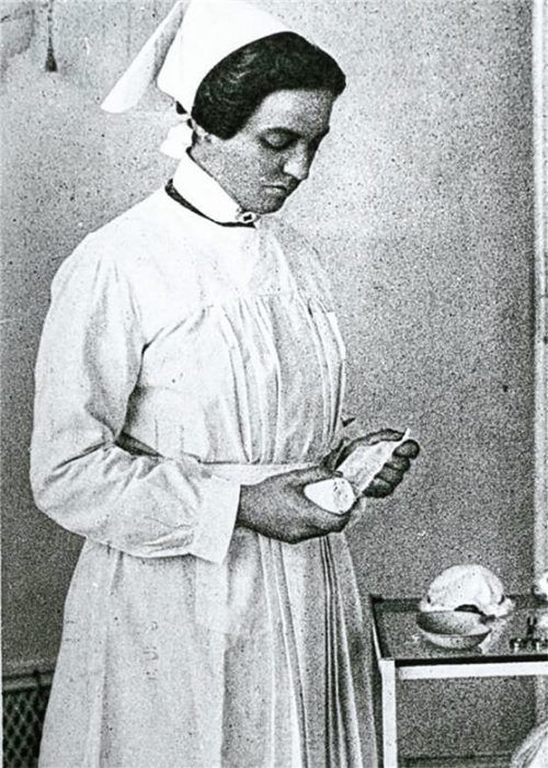 Die letzte Schossherrin auf Wildenwart, Prinzessin Helmtrud, war im Ersten Weltkrieg als Krankenschwester tätig.