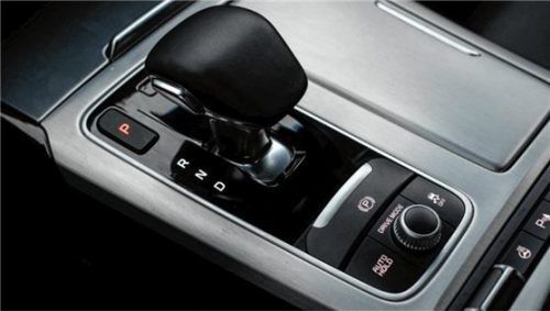 Die Nachfrage nach einer Ausbildung auf automatikgetriebenen Fahrzeugen steigt. Foto ampn/Dennis Gauert