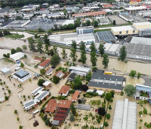 Die Überflutung an der Mangfall auf Höhe des Aicherparks bei Rosenheim.Foto  Wasserwirtschaftsamt Rosenheim