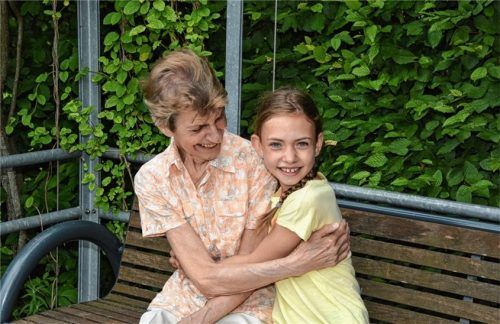 Die zehnjährige Emma hat richtig gut auf ihre Oma aufgepasst und ihr vielleicht sogar das Leben gerettet.Foto Schlecker