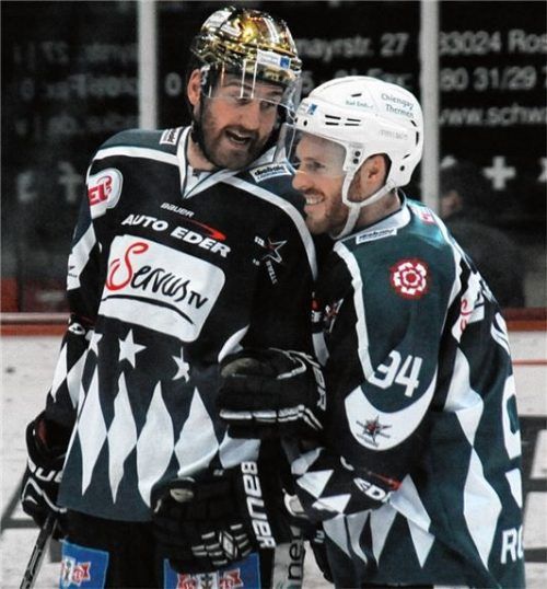 Ein Wiedersehen mit Shawn Weller (links) und Tyler McNeely, die beide für die Starbulls Rosenheim spielten, gibt es zum Testspielstart gegen Bad Tölz. Foto Ziegler
