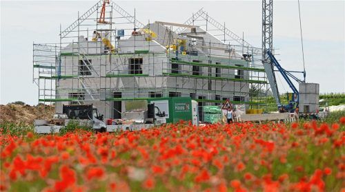 Eines von vielen Rezepten gegen hohe Mieten: mehr Wohnraum schaffen. Foto Seeger/dpa