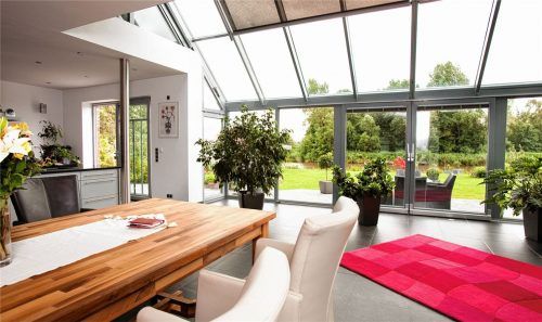 Fenster machen aus dem Haus eine Lichtoase. Foto Pollmann & Renken