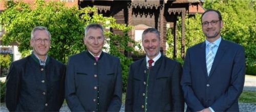 Freuen sich über das gute Geschäftsergebnis 2018 (von links): Aufsichtsratschef Heinz Scheck, Vorstandsvorsitzender Albert Schweinsteiger und Vorstand Christian Trattner sowie Daniel Sauer, künftiger Vorstandschef.Foto  re