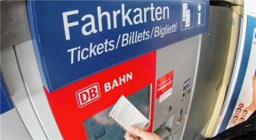 Fünf Jahre muss ein 50-Jähriger jetzt ins Gefängnis, weil er Tausende Bahn-Fahrkarten ergaunert und diese Weiterkauft hatte. Foto dpa