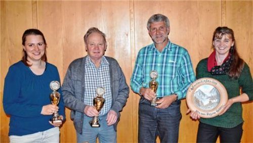 Hatten beim Schießen um die Endscheibe und beim Endschießen die ruhigste Hand: Regina Schober, Barthl Binder, Klaus Wörndl, Regina Huber (von links). Foto Hötzelsperger