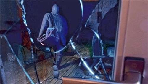 Haustüren sind für Einbrecher häufig leicht zu knacken. Sicherheitsglas, verstärkte Türblätter und stabiles Türschloss sind Vorrichtungen, die Langfinger abhalten können. Foto www.nicht-bei-mir.de