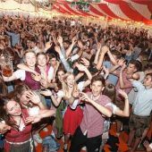 Nur das Partyvolk macht die Hütte voll