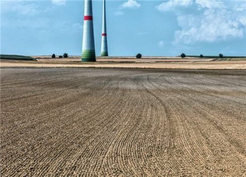 Kopflos: Windkraftanlagen.