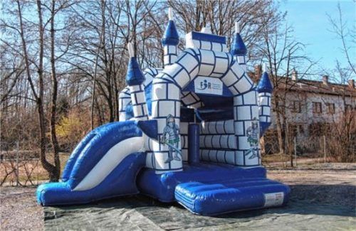 Neue Attraktion: die Ritterhüpfburg, die beim Parkfest im Salingarten erstmals zum Einsatz kommen wird.Foto Sieberath