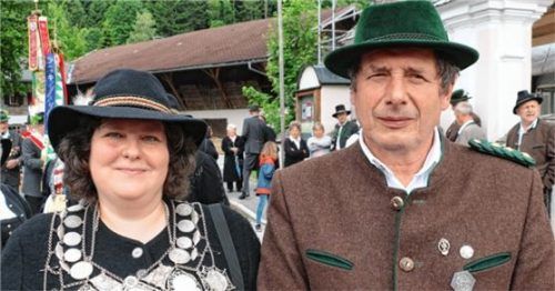 Schützenkönigin Elisabeth Hertle mit Schützenmeister Martin Bichl.Foto Rehberg