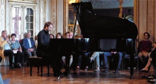Setzte einen glanzvollen Schlusspunkt unter die Neubeurer Konzertsaison: Herbert Schuch.Foto  Füchtner