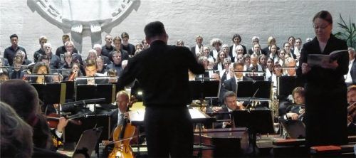 Sopranistin Gertrud Funk (rechts) sang den Solopart des „Gloria“ von Karl Jenkins. Foto Füchtner