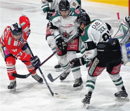 Starbulls-Neuzugang Dimitri Litesov (links) traf bislang als Konkurrent auf Fabian Zick und Maxi Vollmayer – in der neuen Saison sind sie Teamkollegen.Foto Rappel