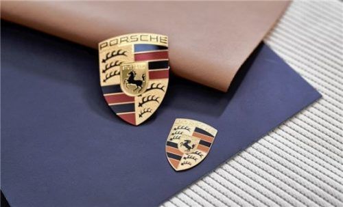 Stilprägende Elemente wie Cordsamt, das Pascha Muster oder Tartan werden für die Sondermodelle neu gestaltet. Foto Auto-Medienportal.Net/Porsche