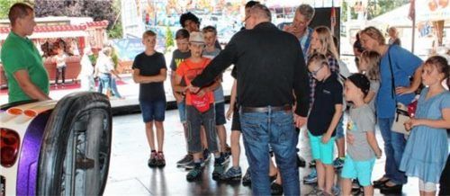 Volksfest 2019: Ein Blick hinter die Kulissen der Fahrgeschäfte rundet das Volksfestprogramm ab.Foto  stadt