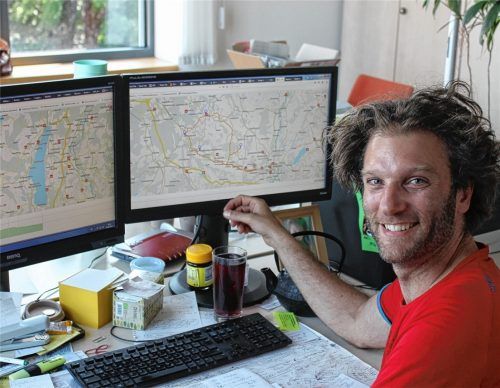 Von wegen Radlkarte: Martin Korndoerfer hat die einzelnen Routen am Computer zusammengestellt, mithilfe des Bayernnetzes. Foto weinzierl