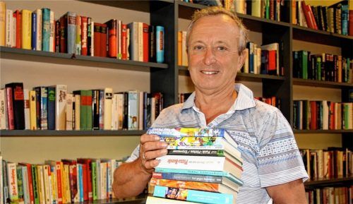 50000 Bücher liefen in 100 Monaten im „Offenen Bücherregal“ von Kiefersfelden durch, betreut von Bücherpate und Initiator Roland Schmidt.Foto re