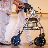 Wohngemeinschaften: AOK zahlt Pflege nicht