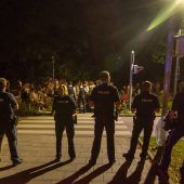 Eskalation vor der Polizeiwache