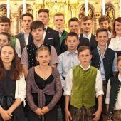 Mit Chrisamsalbung das Heilige Sakrament der Firmung gespendet