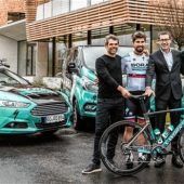 Auto Eder bei der Tour de France mit an der Strecke