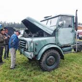 Der Regen spült die Besucher zum Oldtimer-Treff nach Hochstraß