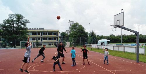Auch die Basketballstation stand beim TSV-Familienfest im Mittelpunkt. Foto re
