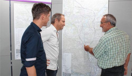 Auch die mögliche Untertunnelung des Inns war Thema beim Infomarkt in Nußdorf.Foto steffenhagen