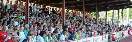 Auf viele spannende Spiele dürfen sich die Fans des TSV 1860 Rosenheim freuen. Die Fußballspieler werden alles geben, um den Klassenerhalt zu schaffen. Die Mannschaft ist hungrig – und hält angesichts einiger Abgänge umso fester zusammen. Fotos ru