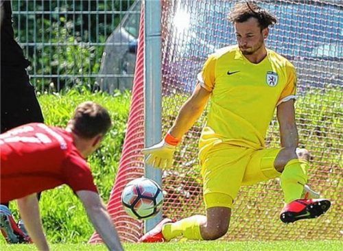 Bleibt in der Liga: Torwart Dominic Zmugg ging von Kirchanschöring zu Aufsteiger TSV Wasserburg.Fotos Butzhammer