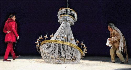 Caliban, beherrscht von Prospero, lernt in der Oper von Moritz Eggert die Sprache der Zivilisation.Foto Tiroler Festspiele