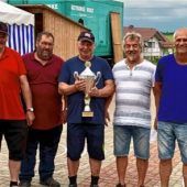 Die Ehemaligen sind die ersten Dorfmeister