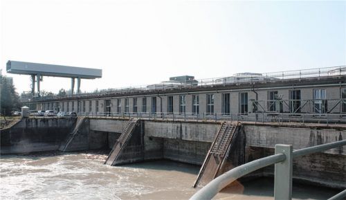 Das Innkraftwerk Rosenheim am Standort Rohrdorf: Sowohl die Kraftwerke entlang des Inns in der Region als auch ihre Dachorganisation, der VERBUND, sind Mitglied im VBEW und Teil der regionalen Wasser- und Energiewirtschaft. Fotos Sennhenn, re