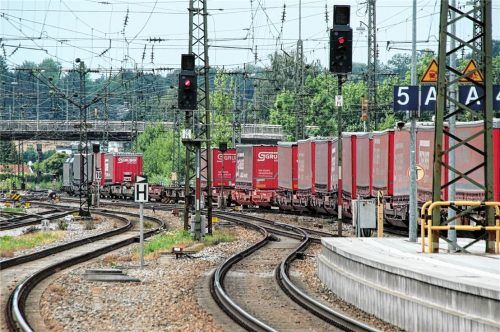 Der Bahnhof Rosenheim ist ein zentraler Knotenpunkt für den Zugverkehr in Südostoberbayern.Foto reisner