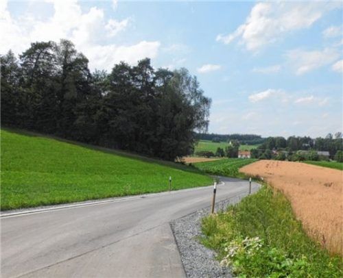Der Haushalt der Gemeinde Taufkirchen ist verabschiedet. Für den Straßenbau Westen-Reit-Scherned hat die Gemeinde einen Zuschuss von 189000 Euro einkalkuliert. Foto  fill