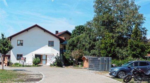 Der Hells-Angels-Treff in Schönau: Die Beschriftung musste verschwinden.Fotos Stache