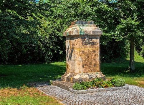 Der Sockel ohne Statue an der Hasslerstraße. Foto Buhleier