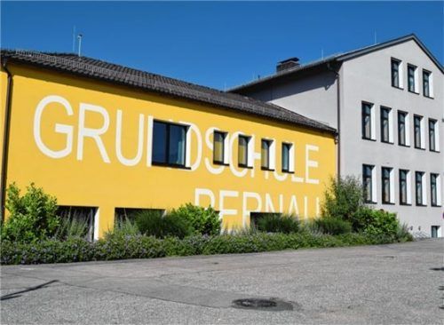 Die Bernauer Schule platzt aus allen Nähten. Jetzt will der Gemeinderat in einem ersten Schnitt nach geeigneten Planungsbüros suchen.Foto detzel