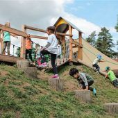 Neuer Spielberg in der Kindertagesstätte St. Franziskus eröffnet