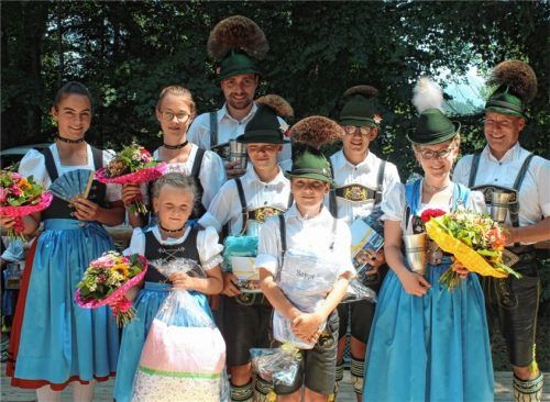 Die Sieger und Vereinsmeister aller Klassen des Wildenwarter Vereinspreisplattelns.Foto Rehberg