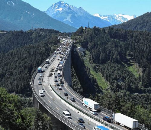 Die Tiroler Fahrverbote sind zwischen Bayern und Österreich politisch umstritten. Foto dpa
