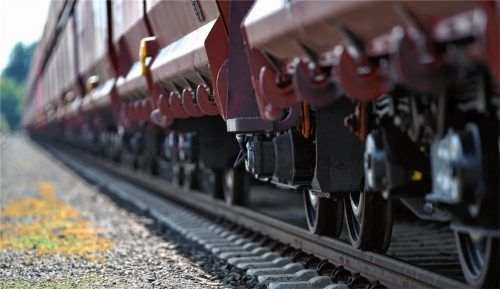 Die Trassenpläne für den Brenner-Nordzulauf spalten die Region. Erleichterung herrscht über die Zusage von Bundesverkehrsminister Andreas Scheuer, dass der Lärmschutz entlang der Bestandstrasse verbessert werden soll.Foto dpa