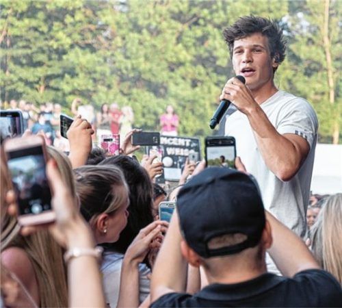 Ein Star zum Anfassen: Wincent Weiss nahm sich viel Zeit für Fotos und Autogramme.