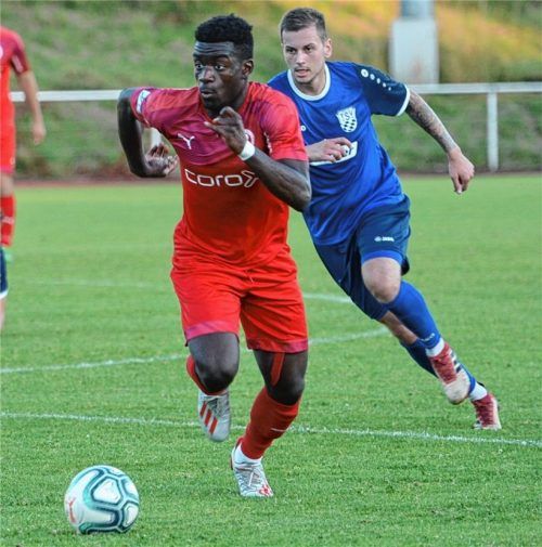 Entschlossener Blick, kraftvoller Antritt: Alexis Fambo hat beim TSV 1860 Rosenheim bislang vollauf überzeugt.Foto Ruprecht