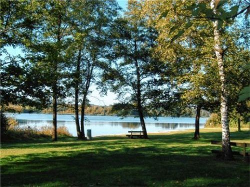 Foto A: Dieser See liegt auf dem Grund der Gemeinde Prutting. Fotos Chiemsee-Alpenland Tourismus